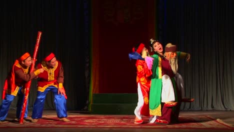 Charaktere-Treten-In-Einer-Vietnamesischen-Oper-Auf