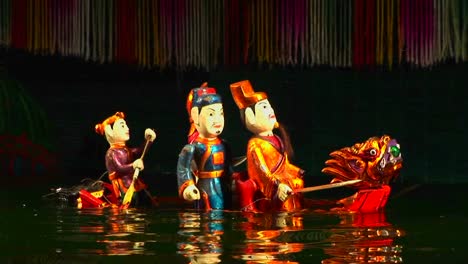 Ein-Traditionelles-Wasserpuppentheater-In-Vietnam