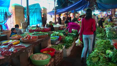 Interior-of-a-Vietnamese-open-market