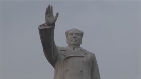 A-statue-of-Chinese-dictator-Mao-signals-to-a-new-China