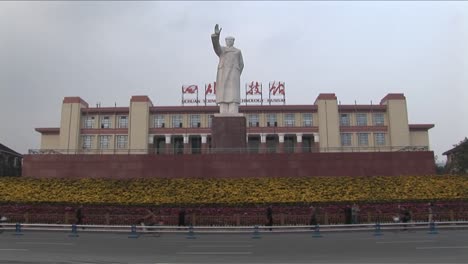 A-statue-of-Chinese-dictator-Mao-signals-to-a-new-China-1