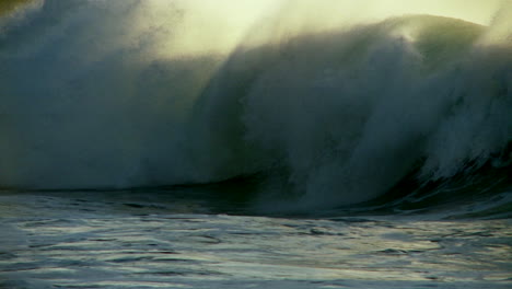 Large-waves-as-they-crest-and-break-in-slow-motion-2