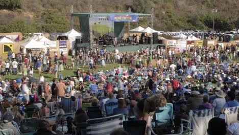 Time-lapse-of-a-crowd-at-an-outdoor-concert-in-Ventura-California