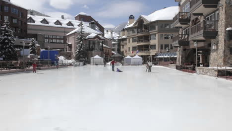 Time-lapse-of-ice-skaters-in-Beaver-Creek-Colorado