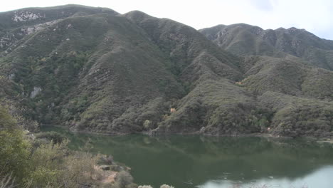 Pan-of-mountains-and-water-in-Matilija-Reservoir-in-Ojai-California