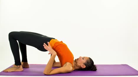 Mujer-en-Yoga-Studio-61