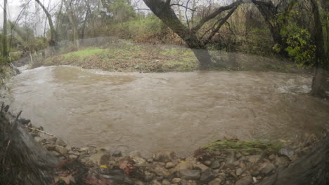 Zeitraffer-Aus-Drei-Winkeln-Der-Überschwemmung-Des-San-Antonio-Creek-Während-Eines-Sturms-In-Ojai,-Kalifornien-Ca