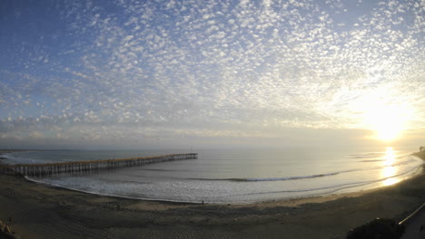 Zeitraffer-Von-Wolken-Und-Wellen-Am-Ventura-Pier-In-Ventura-Kalifornien