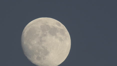 Closeup-time-lapse-of-a-rising-full-moon-above-Oak-View-California