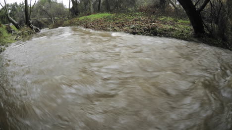 Zeitraffer-Von-San-Antonio-Creek-Überschwemmungen-Während-Eines-Sturms-In-Ojai-Kalifornien-Ca