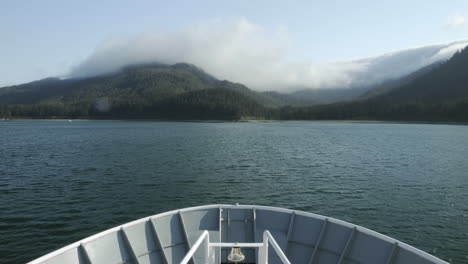 Sicht-Zeitraffer-Vom-Bug-Eines-Verankerten-Schiffes-Vor-Der-Insel-Chichagof-Im-Südosten-Alaskas