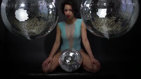 Woman-Discoball-Solo-03