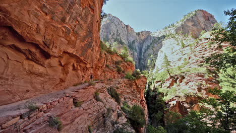 Tourists-hike-in-Zion-national-Park-Utah