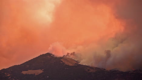 El-Incendio-De-Thomas-Wildfire-Arde-En-El-Condado-De-Ventura,-En-El-Sur-De-California-1