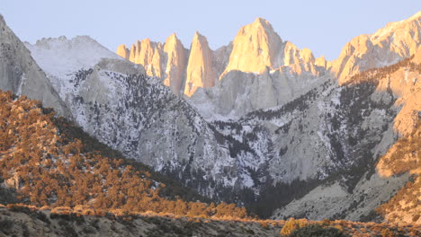 Sonnenaufgang-Zeitraffer-Auf-Mount-Whitney-In-Den-Sierra-Nevada-Bergen-In-Der-Nähe-Von-Lone-Pine-California