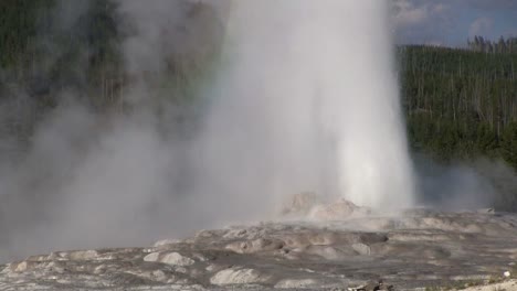 Old-Faithful-geyser-erupts-in-Yellowstone-National-Park