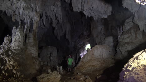 Hikers-explore-the-St-Thomas-cave-in-Cuba-4