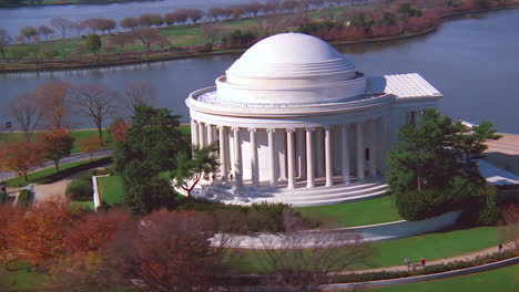 Hermosa-Antena-Sobre-El-Monumento-A-Jefferson-En-Washington-Dc-1