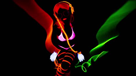 Glowing-UV-Woman-06