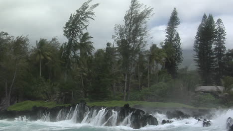 A-Large-Pacific-Storm-Batters-Hawaii-With-Large-Waves-5