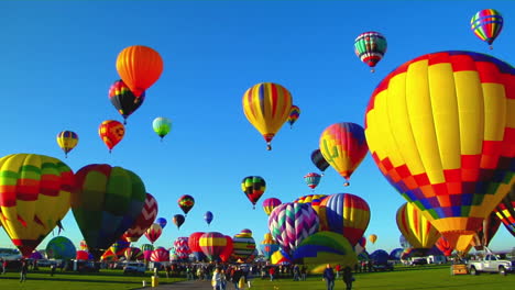 Schwenken-Sie-über-Wunderschöne-Ballons,-Die-Beim-Ballonfestival-In-Albuquerque-Gestartet-Werden