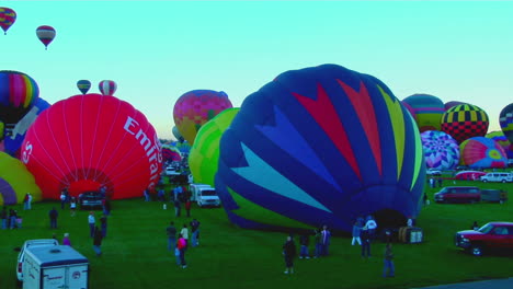 Toma-De-Lapso-De-Tiempo-De-Llenado-Y-Aumento-De-Globos-En-El-Festival-De-Globos-De-Albuquerque