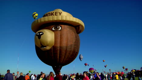 Ein-Rauchiger-Bärenballon-Beim-Albuquerque-Ballonfestival