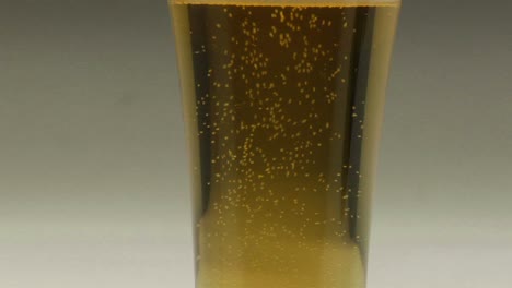 Beer-bubbles-in-a-Pilsner