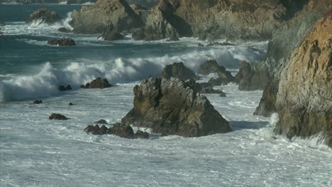 Surf-powered-by-a-winter-storm-rolls-into-the-Big-Sur-Coastline-of-California