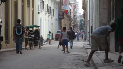 Children-play-in-a-narrow-alley-in-old-Havana-Cuba-1