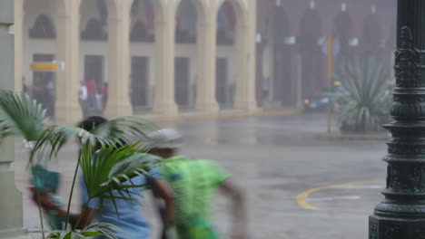 Starker-Regen-Fällt-Während-Eines-Großen-Sturms-In-Kuba