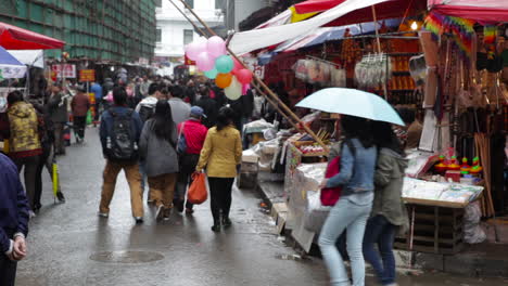 Huge-crowds-walk-on-the-streets-of-modern-day-China-2