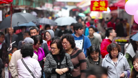 Huge-crowds-walk-on-the-streets-of-modern-day-China-5
