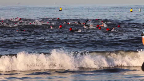 Triathlon-Schwimmer-Schwimmen-Im-Meer