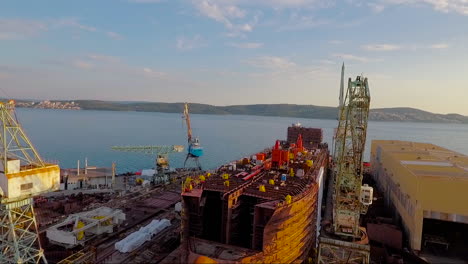 Una-Antena-Sobre-Un-Astillero-Con-Grandes-Barcos-Que-Se-Están-Construyendo-En-Croacia-4