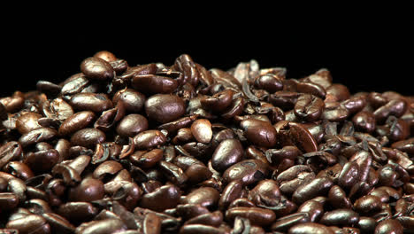 A-pile-of-roasted-coffee-beans-slowly-rotating