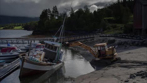Norway-Fallen-Boat1