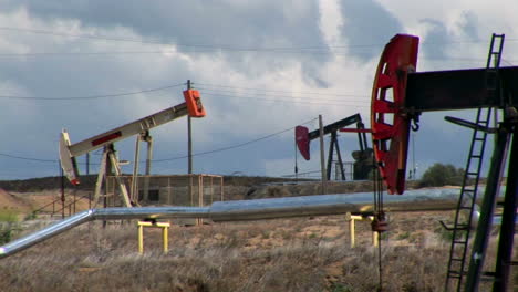 Pump-jacks-move-up-and-down-in-an-oil-field