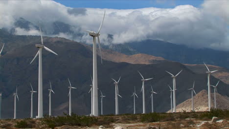 Windkraftanlagen-Erzeugen-Strom-2