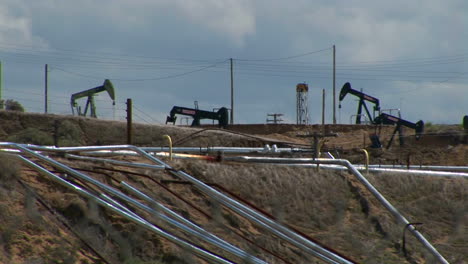 Oil-pumps-operate-in-an-oil-field