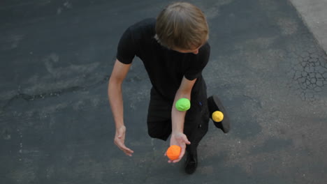 A-man-juggle-balls-on-his-arms-hands-and-feet