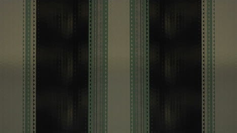 Ein-Filmstreifen-Läuft-Vertikal-1