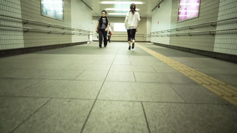 Tokyo-Empty-Tunnel-01