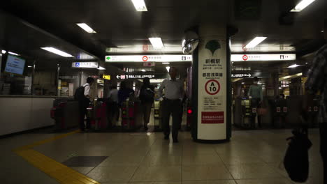 Tokyo-Metro-People-2