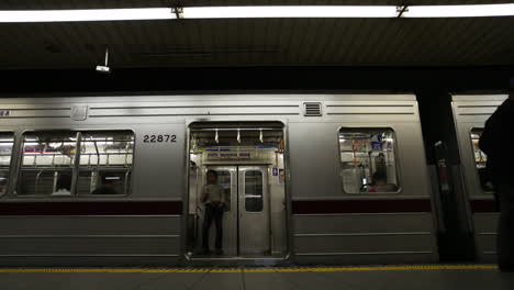 Tokyo-Metro-People-5