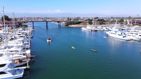 Aumento-De-La-Antena-Del-Puerto-De-Oxnard-Con-Barcos,-Yates-Y-Marina-California-2