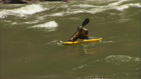 White-Water-Kayaker-Navigates-The-Grand-Canyon-2