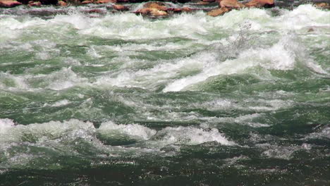 Aguas-Blancas-En-El-Río-Colorado-En-El-Gran-Cañón-2