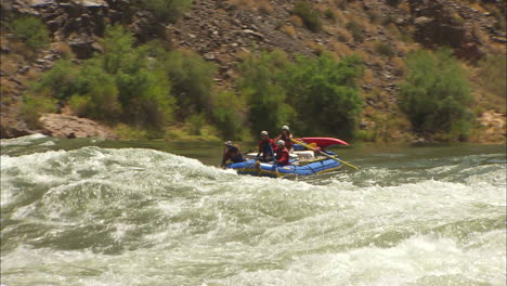 White-Water-Rafters-Navigate-The-Grand-Canyon-4