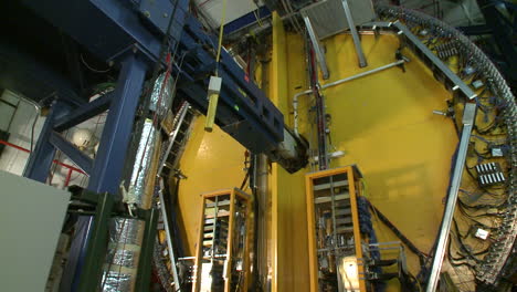 Am-Nationalen-Beschleunigerlabor-Des-Fermilab-Arbeiten-Wissenschaftler-An-Hochenergetischer-Teilchenphysik-1